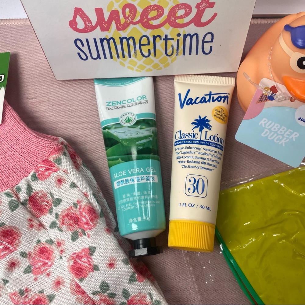 Summer Essentials Gift Set | pool float + more - Picture 6 of 6